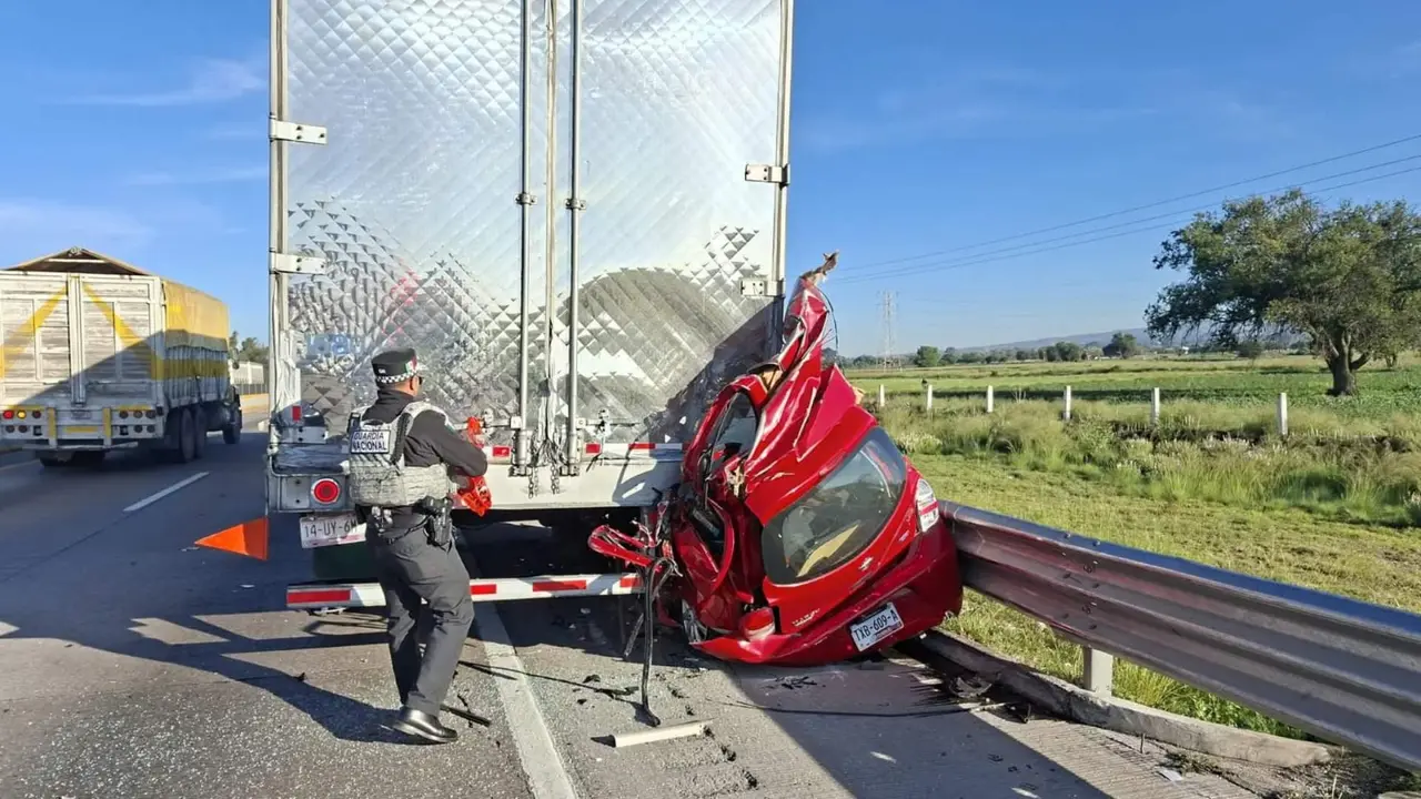 dos-muertos-choque-trailer-auto-mexico-puebla