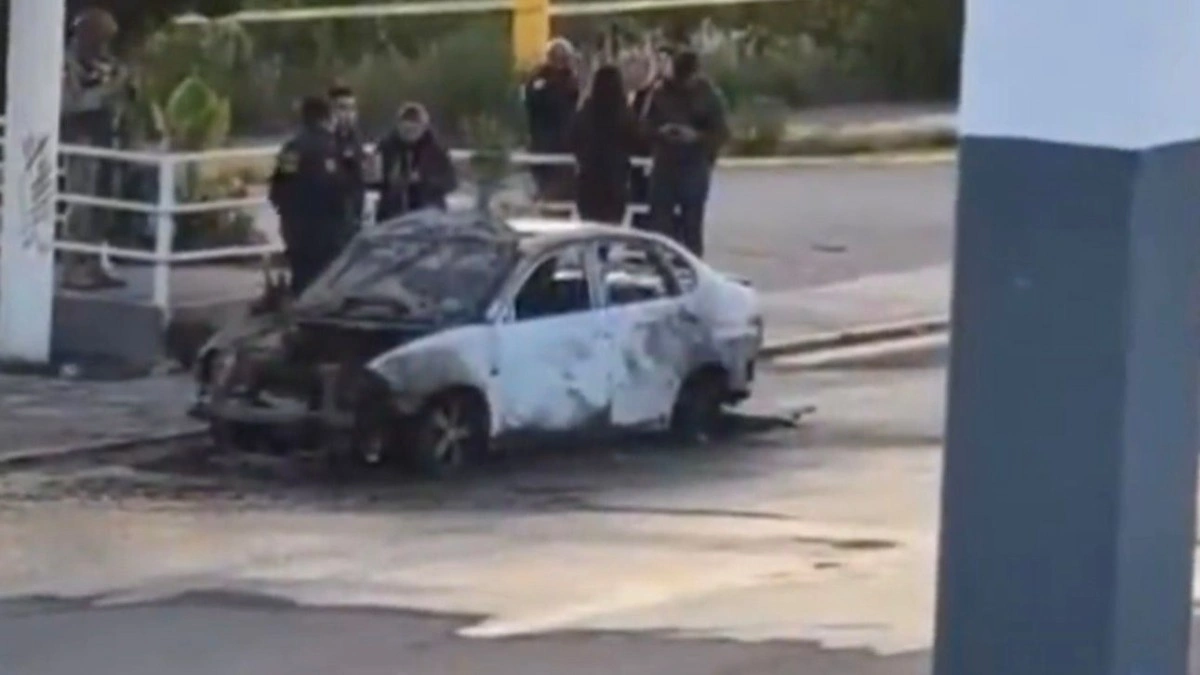 abandonan-dos-cuerpos-auto-calcinado-periferico-puebla