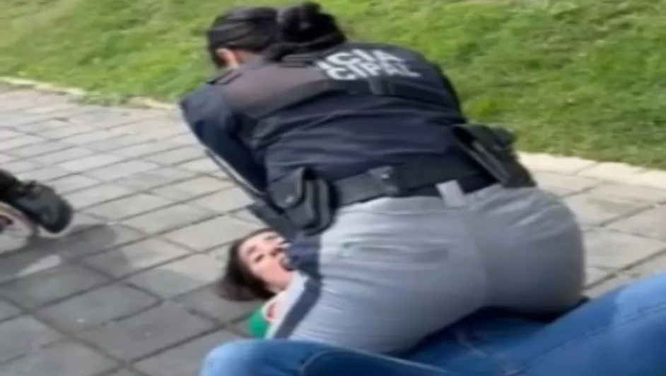 video-exhibe-detencion-mujer-parque-1