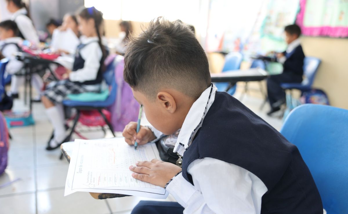 alumnos-en-salon-de-clases
